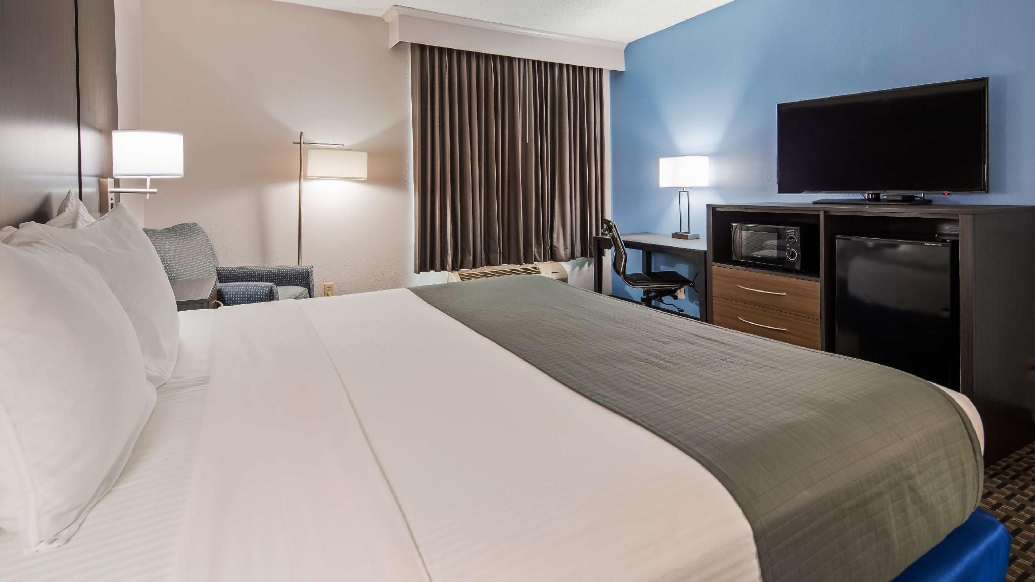 1 King Bed, Nonsmoking, Ground Floor