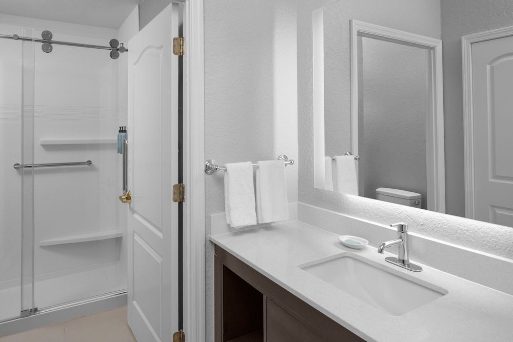 Suite, 1 Double Bed (Mobility/Hearing Access, Roll-In Shwr)
