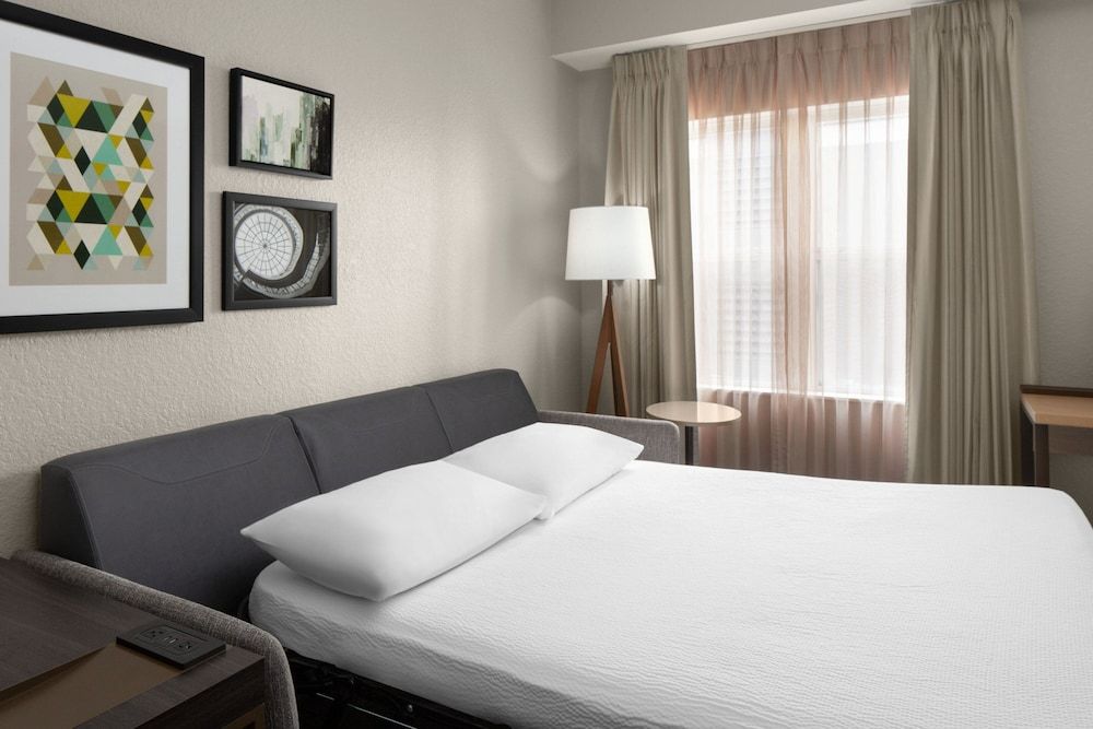 Suite, 1 Double Bed (Mobility/Hearing Accessible, Tub)