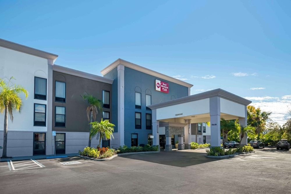 undefined Best Western Plus Universal Inn 3