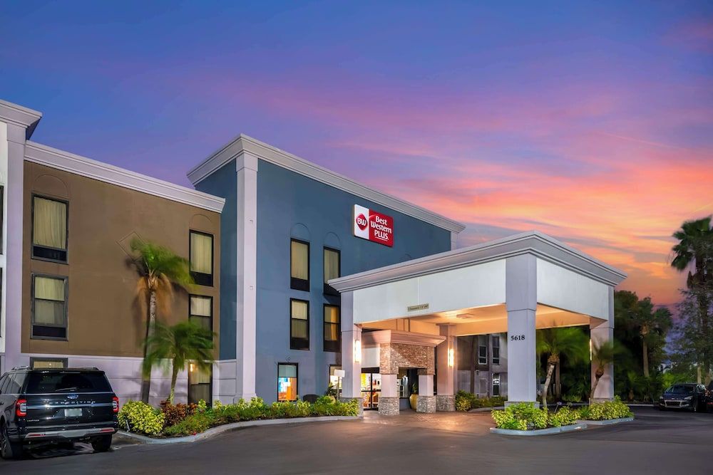 undefined Best Western Plus Universal Inn 4