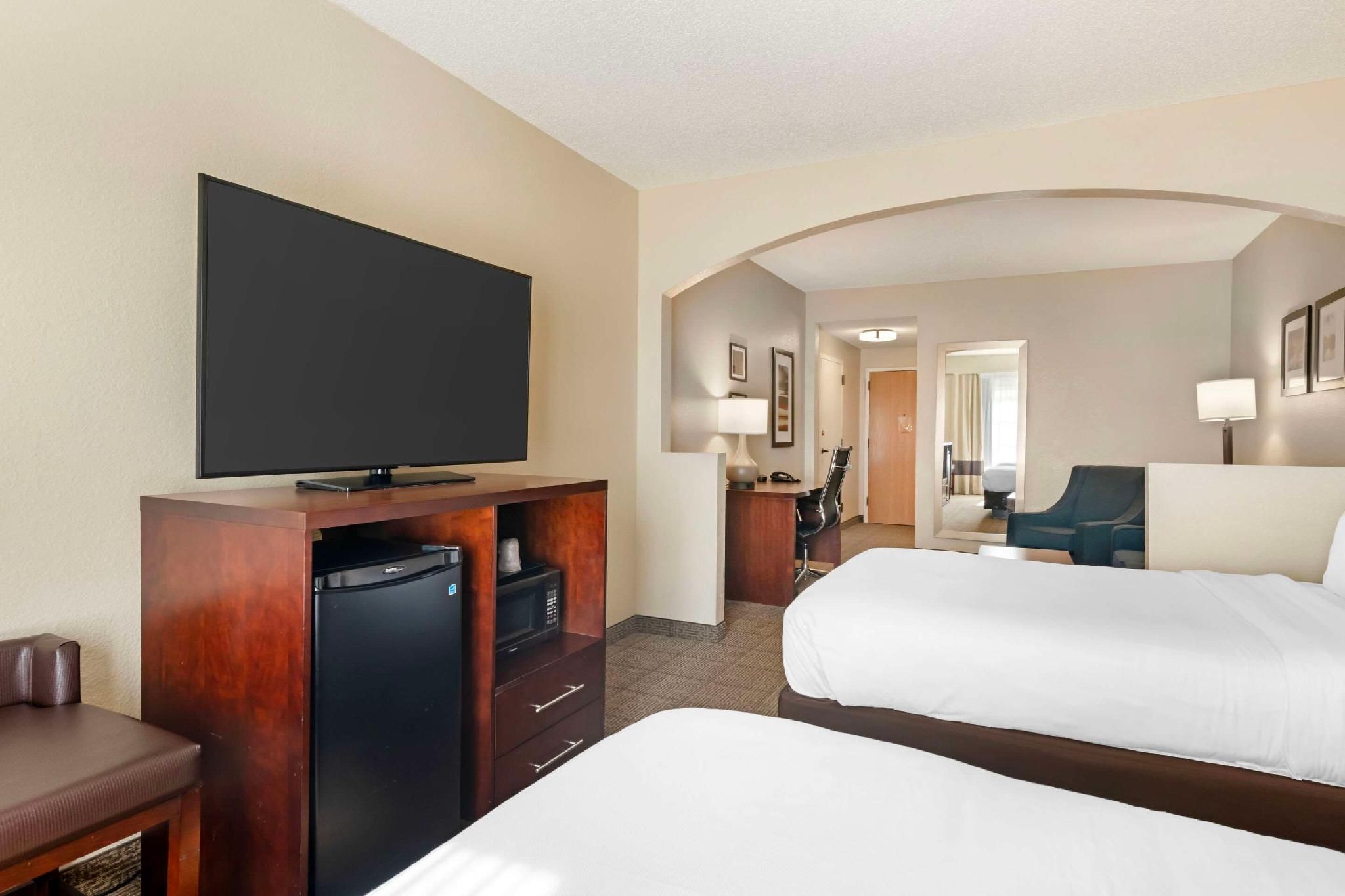 2 Double Beds, Efficiency, Suite, Nonsmoking, Upgrade