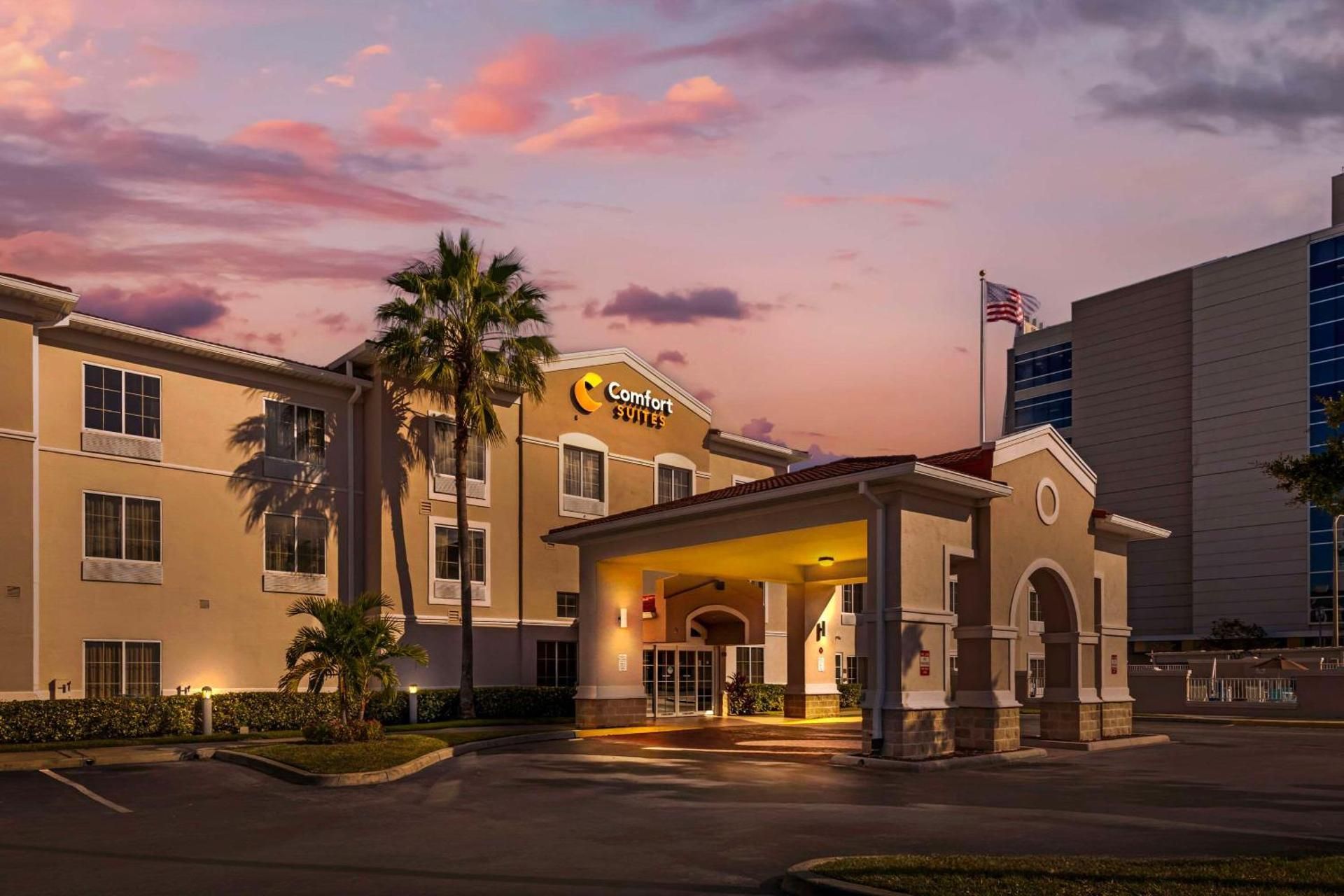 undefined Comfort Suites Downtown 3