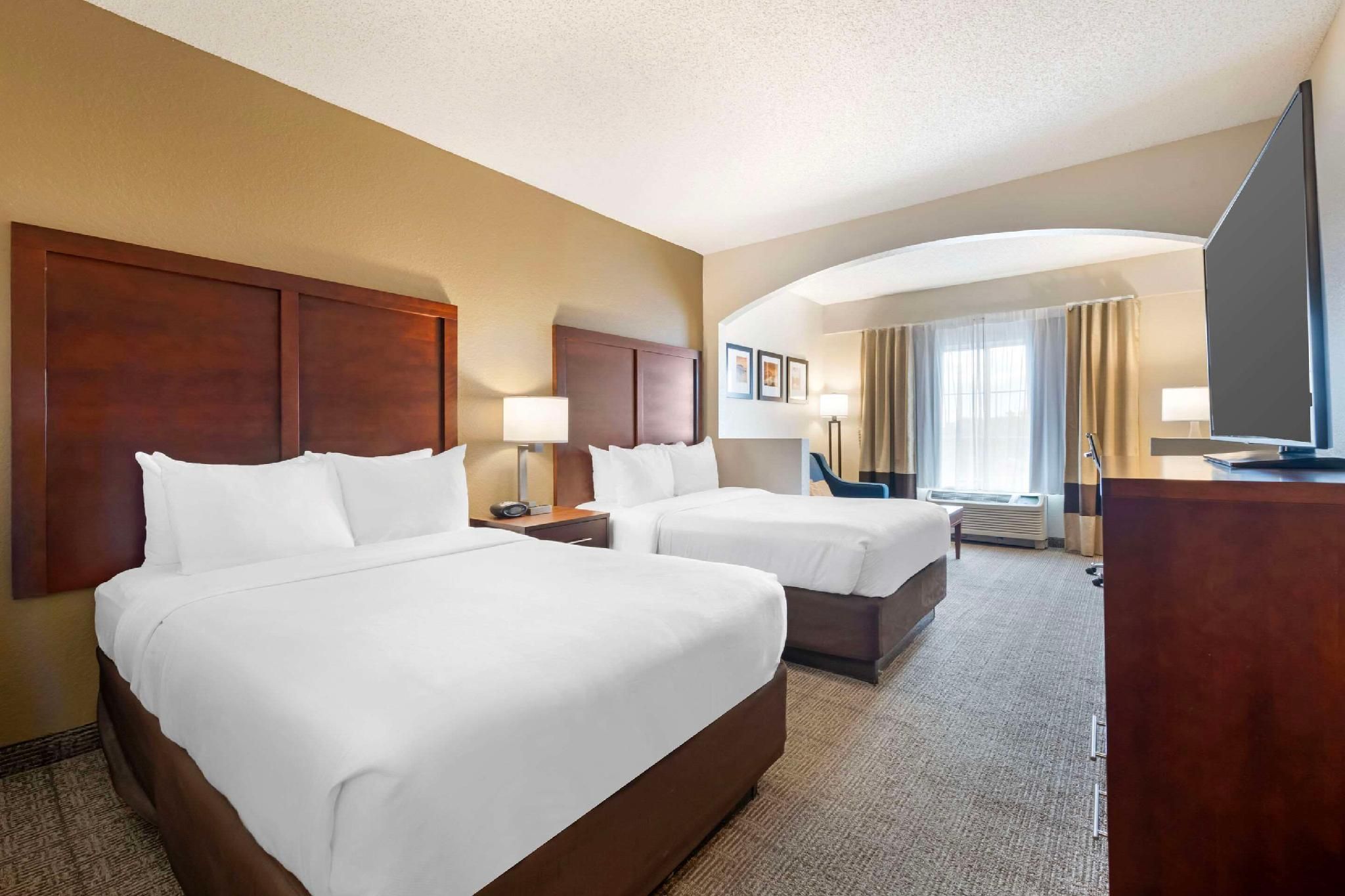 undefined Comfort Suites Downtown 8