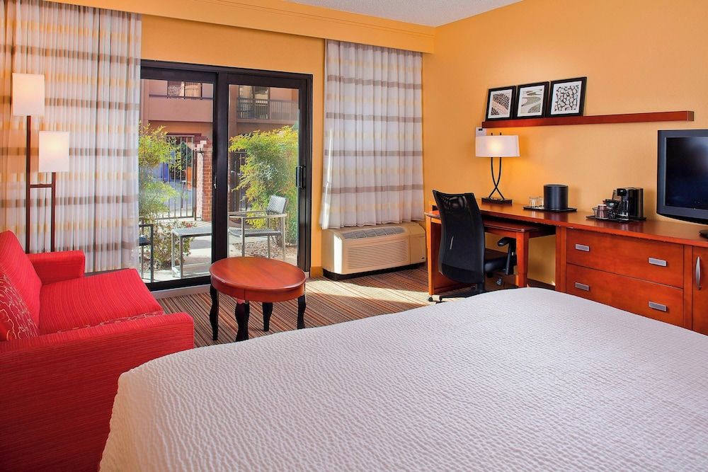 undefined Courtyard by Marriott Orlando Airport 3