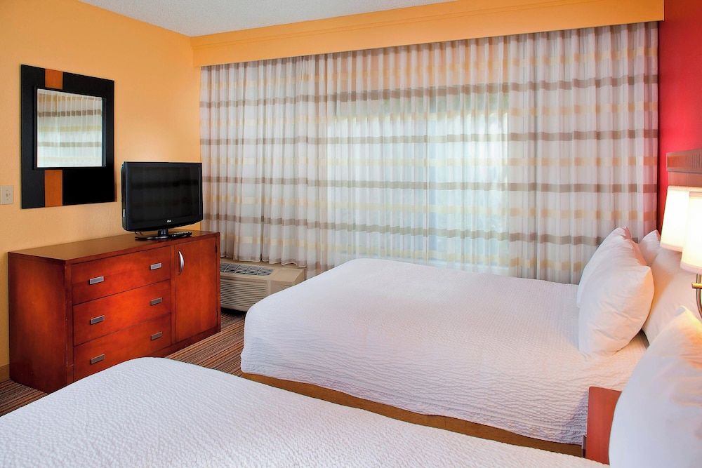 Suite, 1 Bedroom, Courtyard View