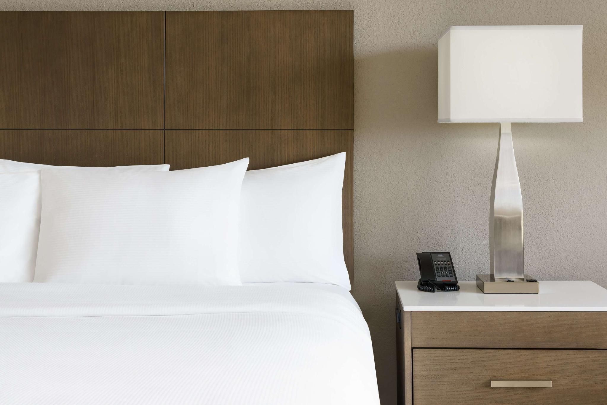 undefined DoubleTree by Hilton Orlando Airport 10