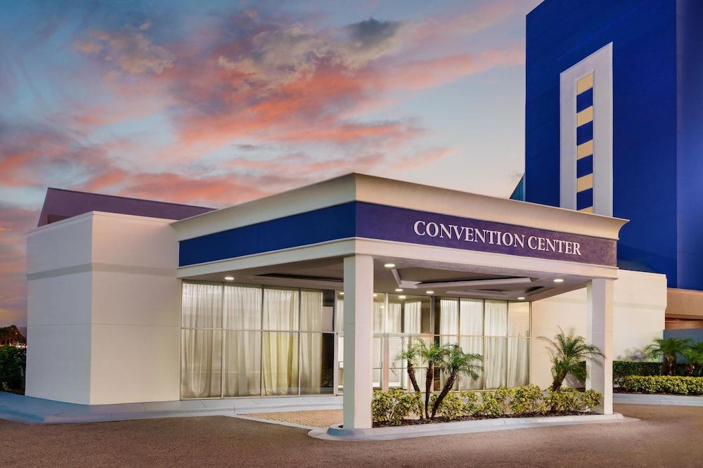 undefined DoubleTree by Hilton Orlando Airport 4