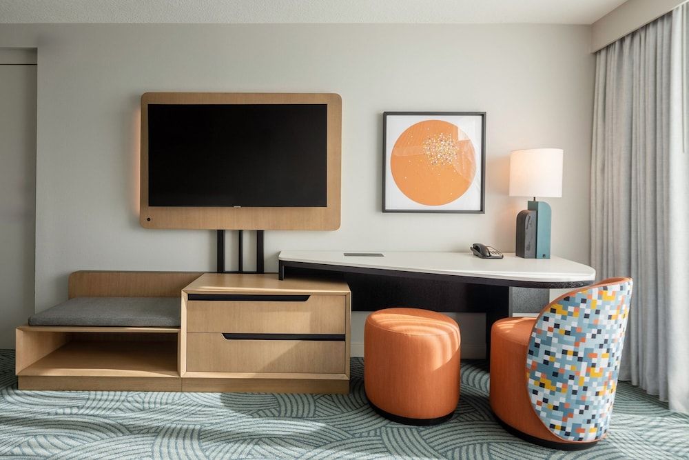 Hotel Landy Orlando Universal Blvd., a Tribute Portfolio Hotel Room, 2 Queen Beds (Mobility Accessible, Roll-In Shower) 9