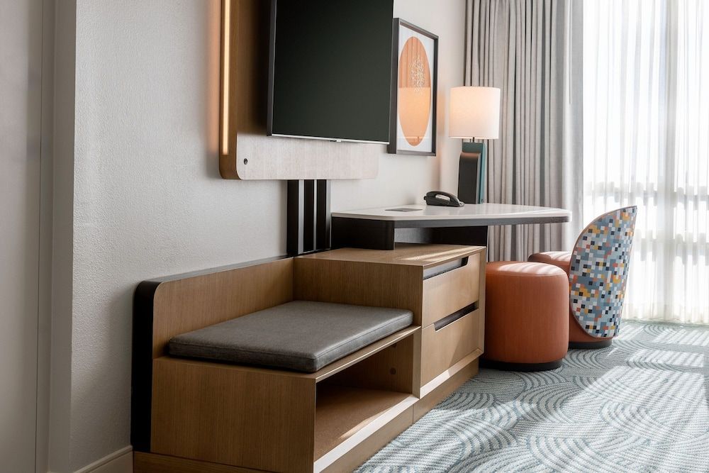 Hotel Landy Orlando Universal Blvd., a Tribute Portfolio Hotel Room, 2 Queen Beds (Mobility Accessible, Roll-In Shower) 10