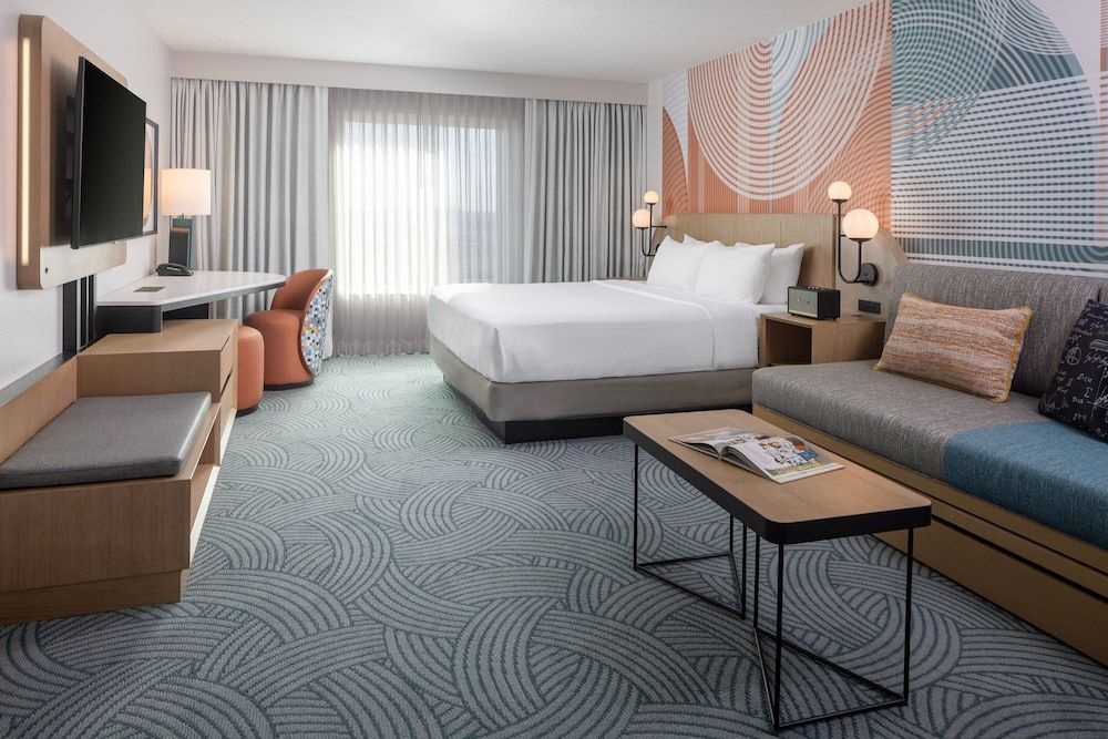 Room, 1 King Bed (Mobility Accessible, Roll-in Shower)