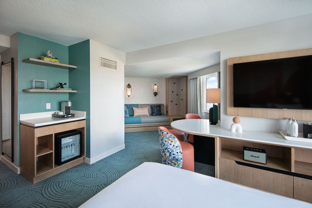 Junior Suite, 1 King Bed with Sofa bed, Non Smoking