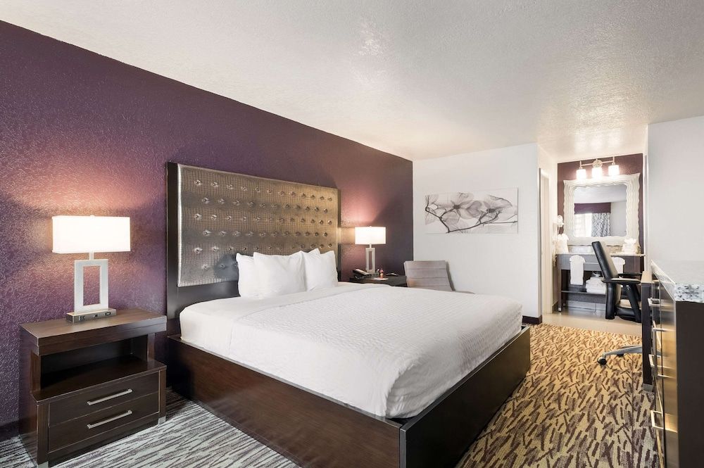 undefined Clarion Inn & Suites Across From Universal Orlando Resort 3