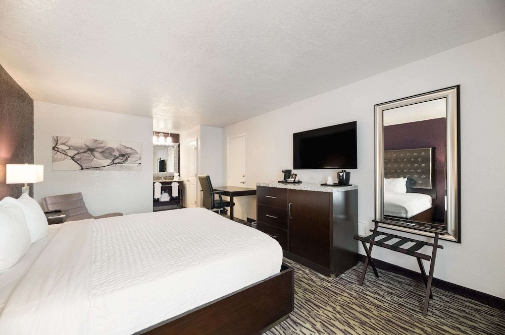 undefined Clarion Inn & Suites Across From Universal Orlando Resort 10