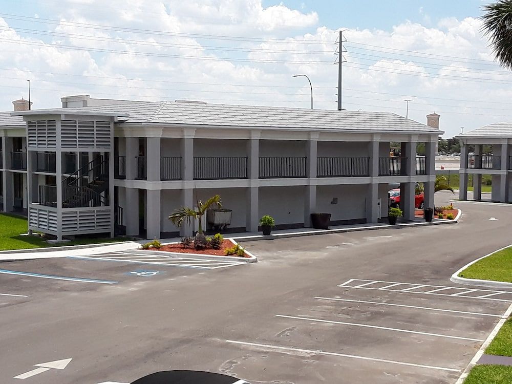 undefined Clarion Inn & Suites Across From Universal Orlando Resort 3