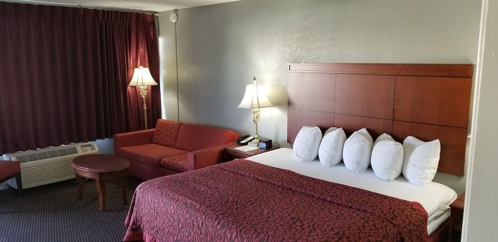 Room, 1 King Bed, Accessible, Non Smoking (Mobility,Hearing, 1st Floor)