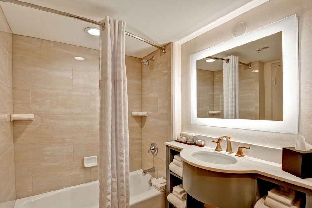 Embassy Suites by Hilton Orlando Downtown King Suite 7