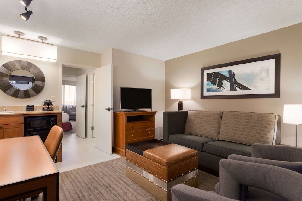 undefined Embassy Suites by Hilton Orlando International Dr ICON Park 2