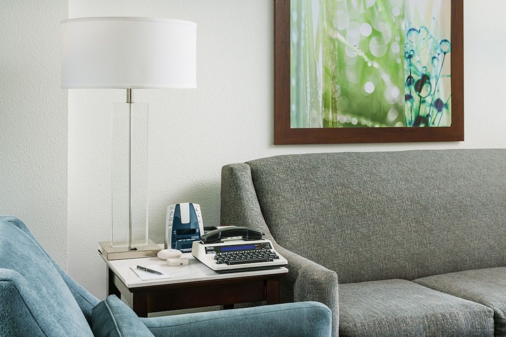 Embassy Suites by Hilton Orlando Lake Buena Vista Resort King, Room, Accessible, Bathtub 3