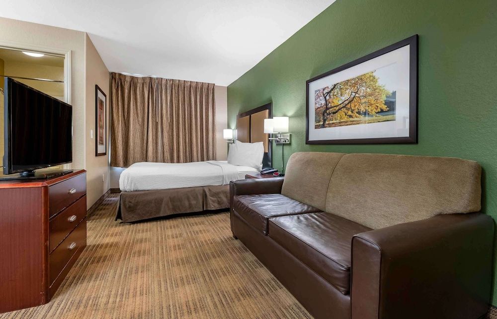 Deluxe Studio, 1 Queen Bed with Sofa bed, Non Smoking