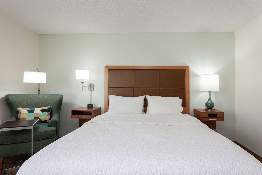 undefined Hampton Inn Orlando International Drive Convention Center 2