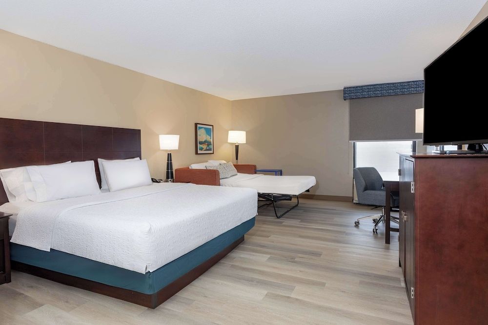 undefined Hampton Inn Orlando-International Airport 10