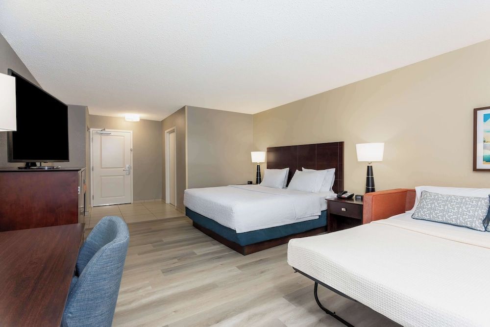 undefined Hampton Inn Orlando-International Airport 9