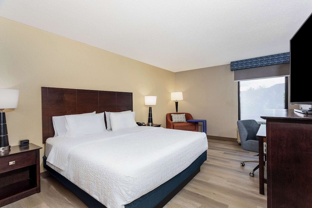undefined Hampton Inn Orlando-International Airport 2