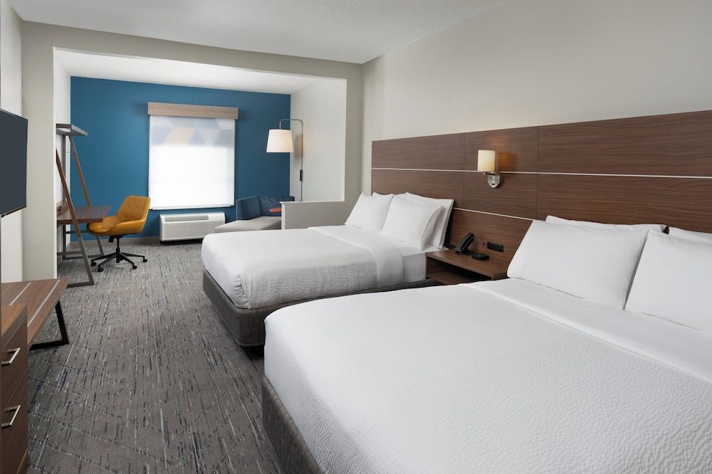 Holiday Inn Express Orlando International Airport by IHG Standard Room, 2 Queen Beds 3