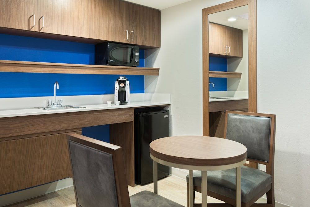 Holiday Inn Express & Suites Nearest Universal Orlando by IHG