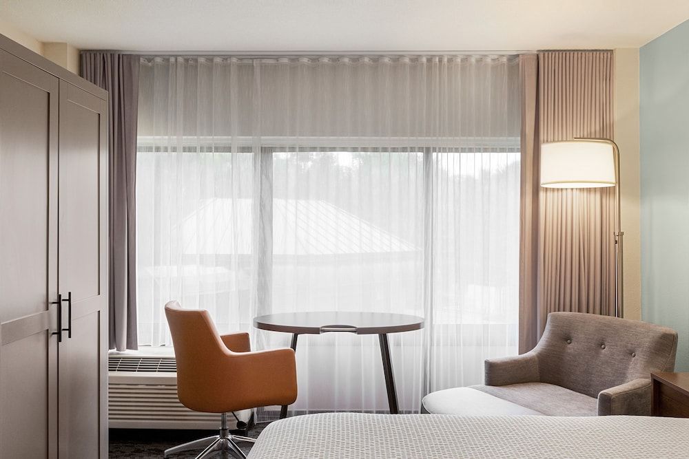 Standard Room, 1 King Bed, Accessible (Communications)
