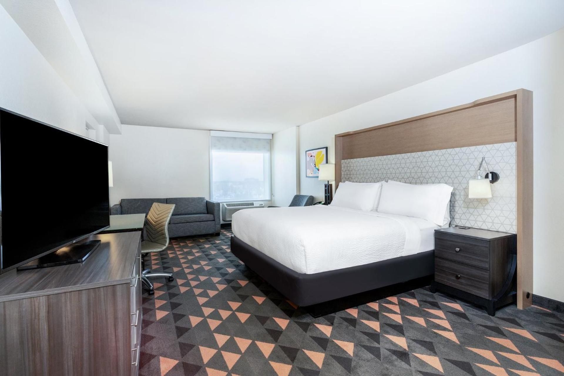 1 King Bed Suite High Floor