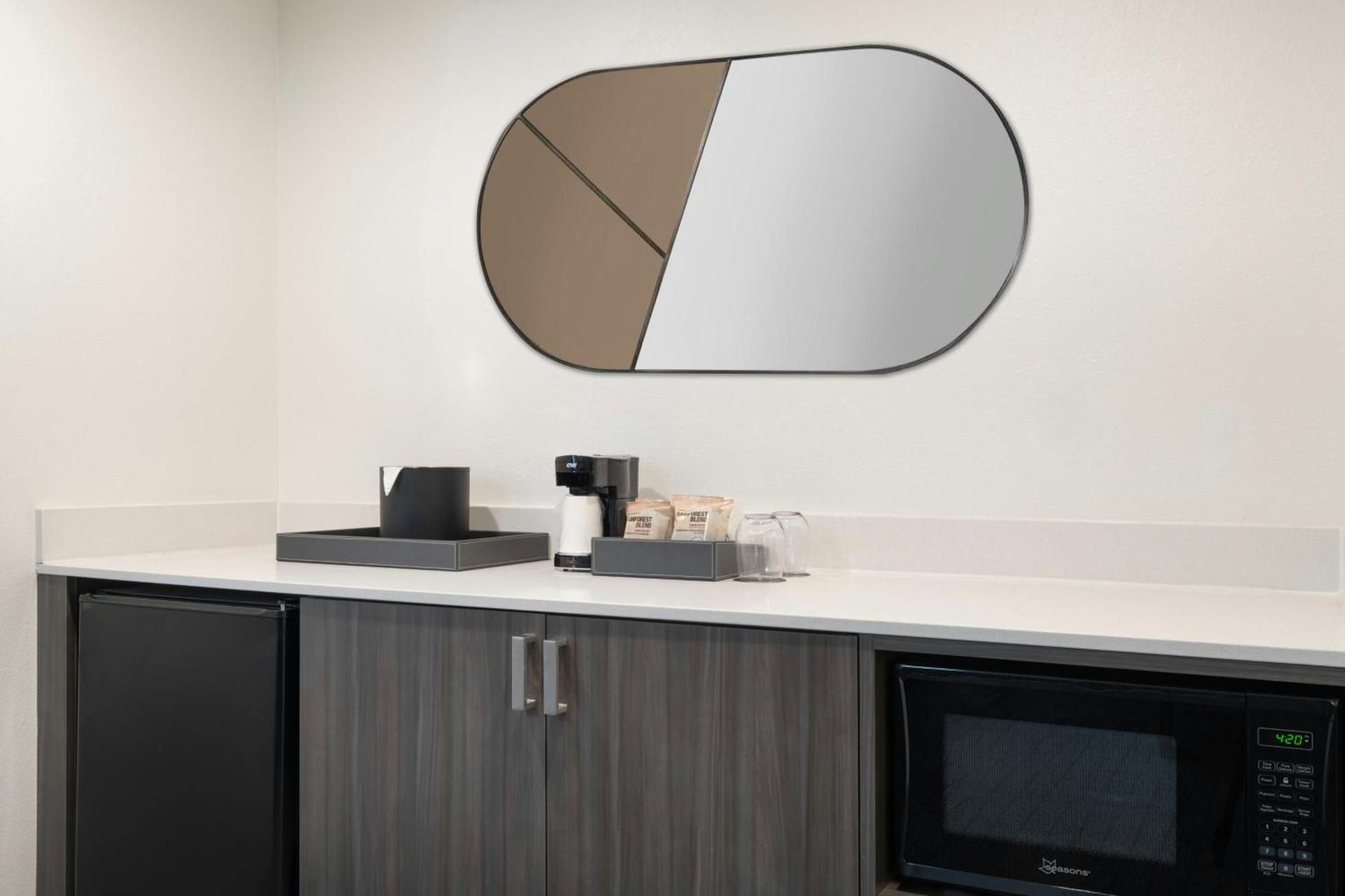 undefined Courtyard by Marriott across Universal Orlando 3