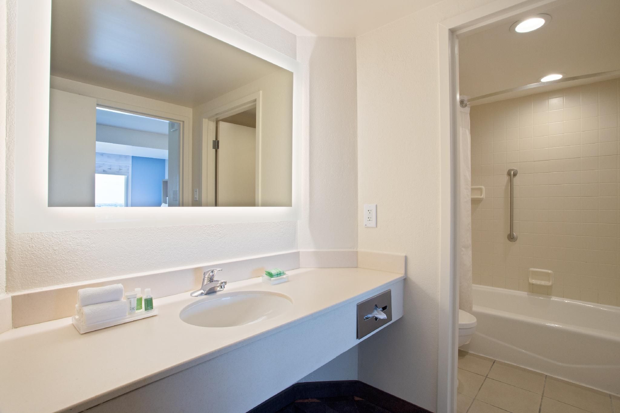 2 Double Beds 1 Bedroom Suite High Floor