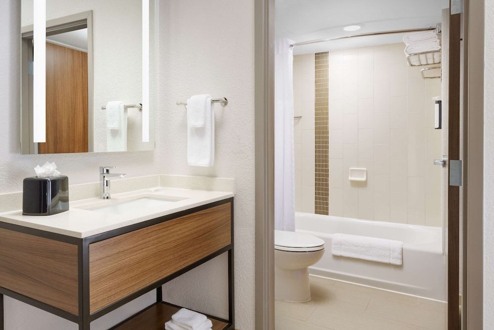 Hyatt Place Orlando / I-Drive / Convention Center Room (2 Queen Beds and 1 Sofa Bed) 6