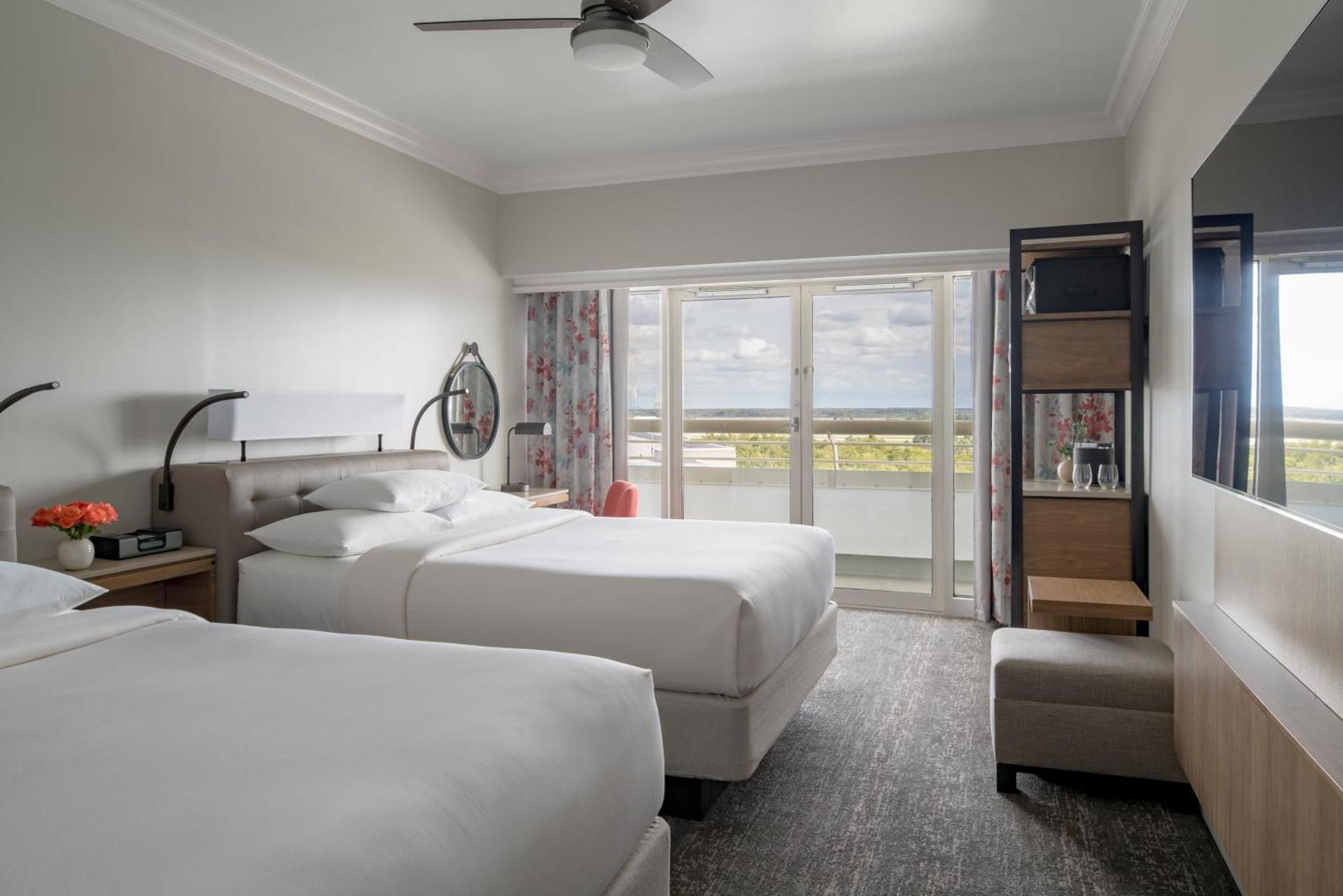 2 Queen Beds With Runway View