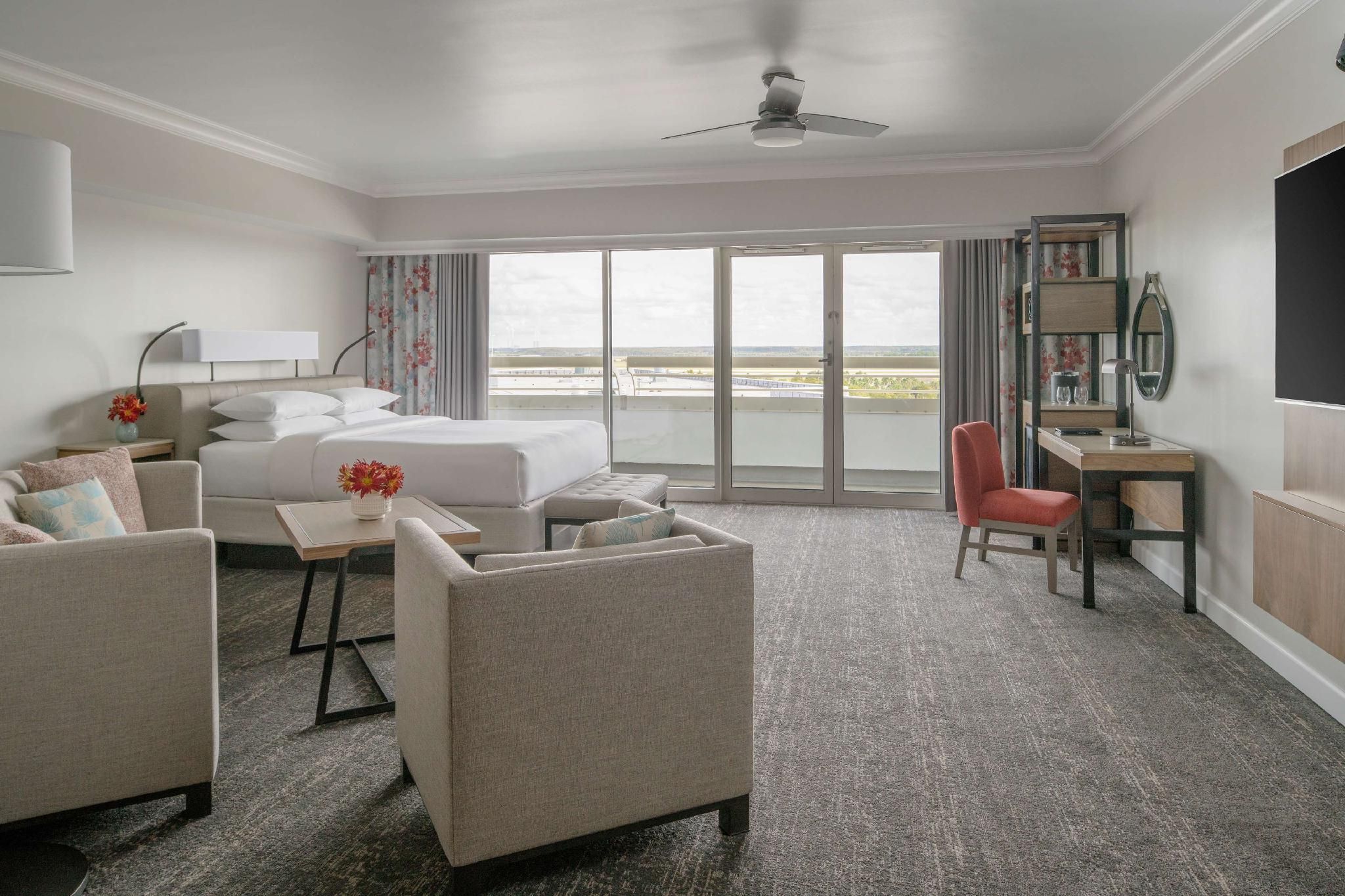 1 King Bed Deluxe With Runway View