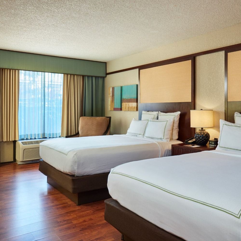 DoubleTree by Hilton Orlando Theme Park Resort Room, 2 Queen Beds, Accessible, Non Smoking (Roll-In Shower)