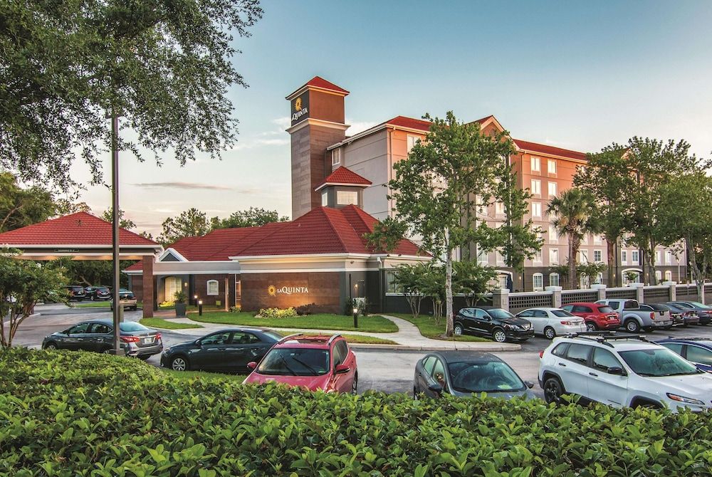 undefined La Quinta Inn & Suites by Wyndham Orlando UCF 8