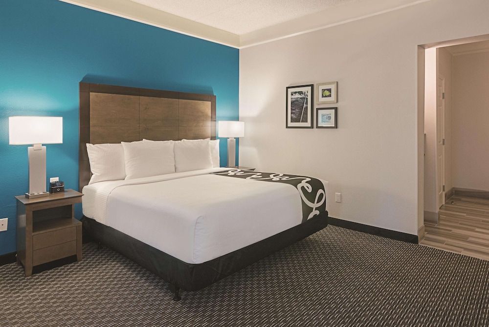 Room, 1 King Bed, Accessible, Non Smoking (Mobility/Hearing Impaired Accessible)