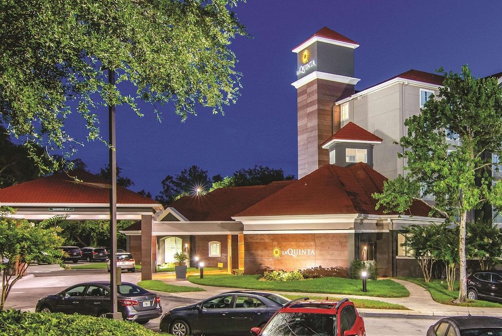undefined La Quinta Inn & Suites by Wyndham Orlando UCF 7