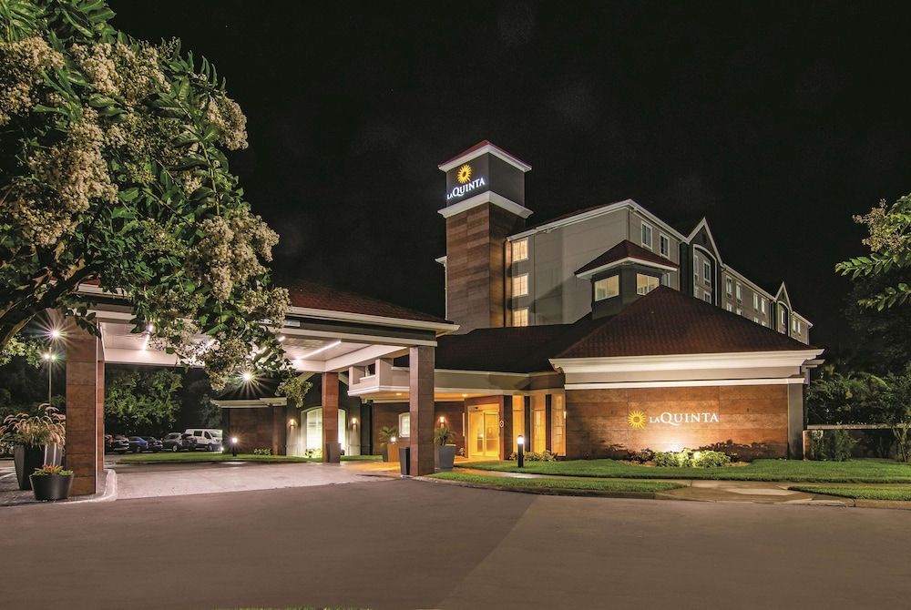 undefined La Quinta Inn & Suites by Wyndham Orlando UCF 9