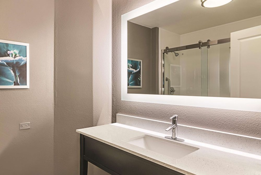 La Quinta Inn & Suites by Wyndham Orlando UCF Room, 1 King Bed, Non Smoking 6