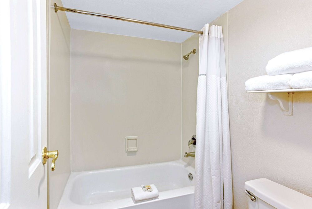 undefined La Quinta Inn by Wyndham Orlando Airport West 7