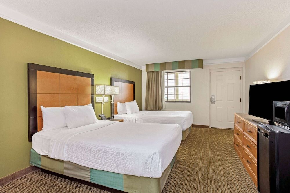undefined La Quinta Inn by Wyndham Orlando Airport West 9