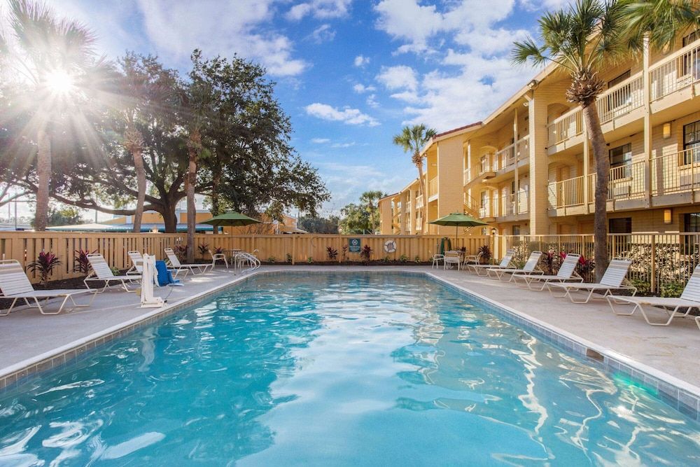 undefined La Quinta Inn by Wyndham Orlando Airport West 5