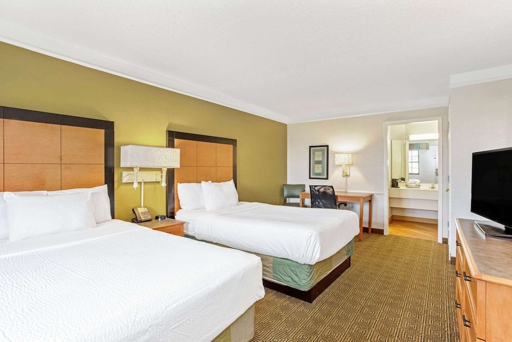 undefined La Quinta Inn by Wyndham Orlando Airport West 6
