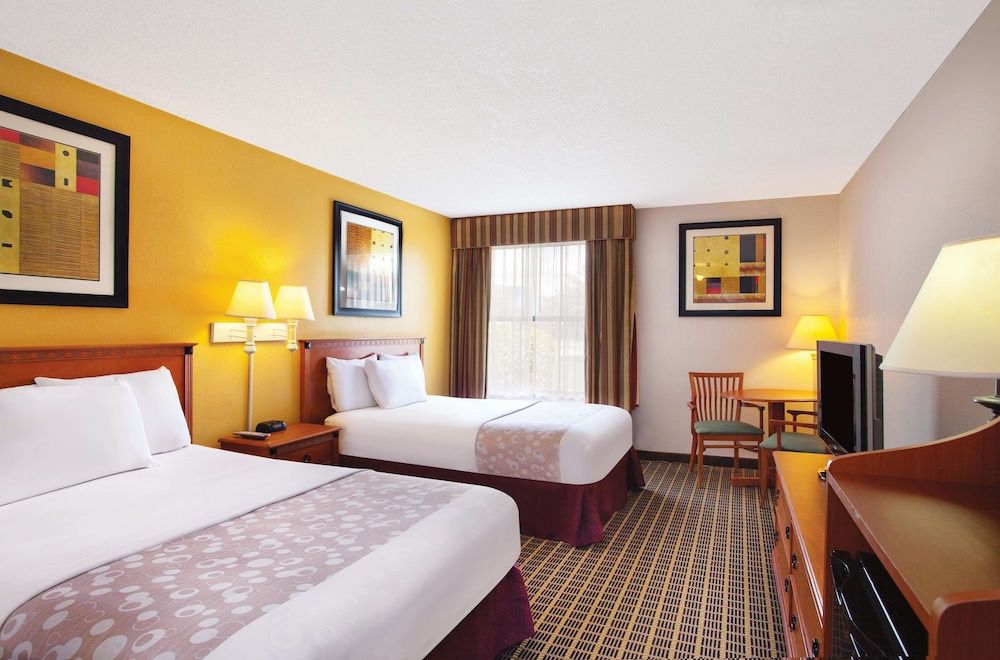 undefined La Quinta Inn by Wyndham Orlando International Drive North 4