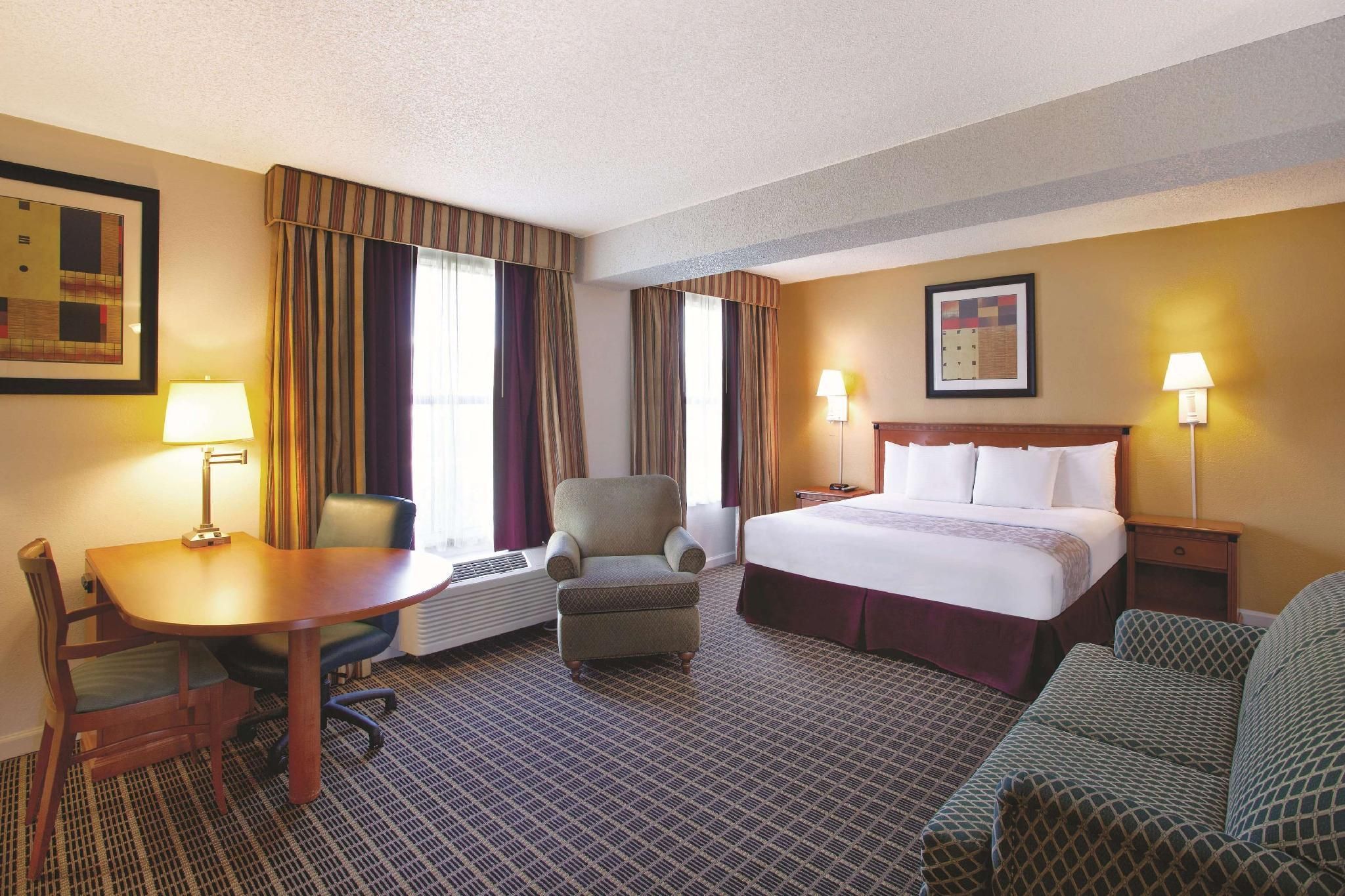 1 King Bed, Deluxe Executive Suite, Non-Smoking