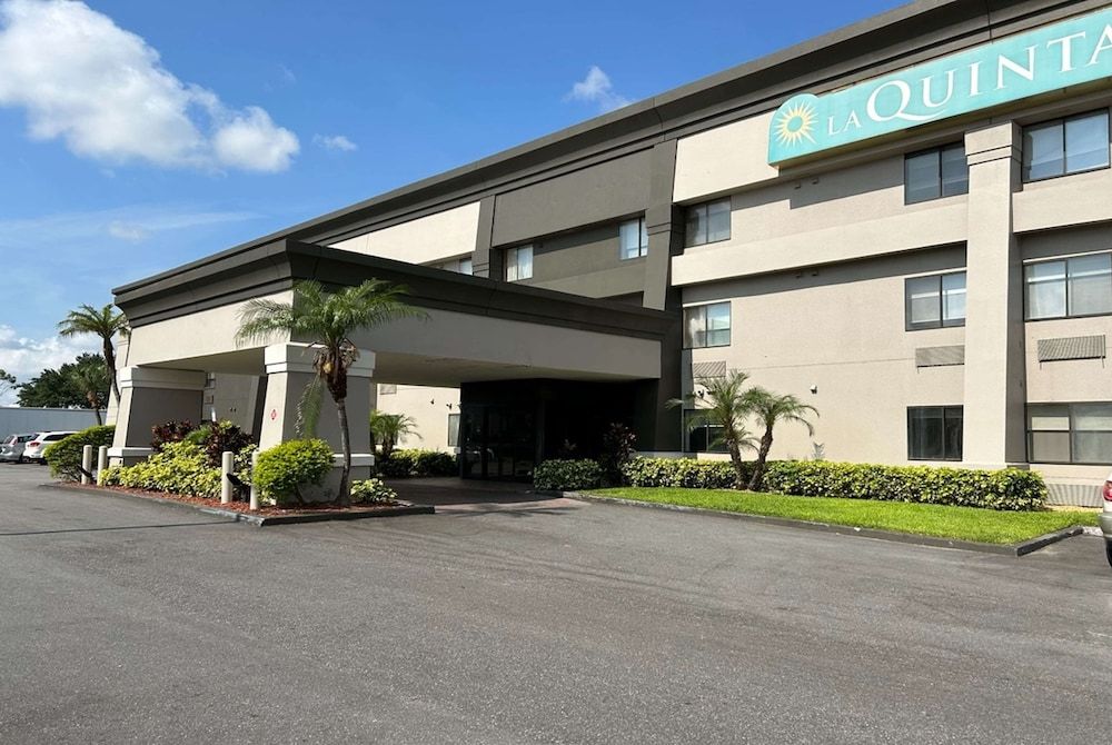 undefined La Quinta Inn & Suites by Wyndham Orlando South 6